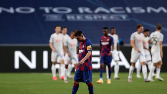 Lionel Messi terpukul setelah Barcelona dibobol Bayern Munchen dalam laga perempatfinal Liga Champions 2019/20, Sabtu (15/08/20) dini hari.