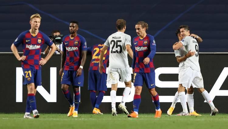 Para pemain Barcelona terlihat kecewa setelah Bayern Munchen mencetak gol dalam laga perempatfinal Liga Champions 2019/20, Sabtu (15/08/20) dini hari WIB.