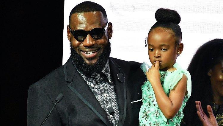 LeBron James bersama sang putri, Zhuri James.