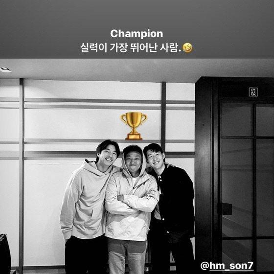 Bintang Tottenham Hotspur, Son Heung-min baru-baru ini diketahui sedang menghabiskan waktu bersama aktor kenamaan Korea Selatan, Gong Yoo. Copyright: Instagram/Choi Young Bin
