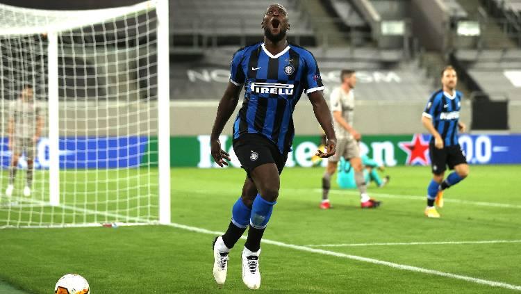 Striker Inter Milan, Romelu Lukaku baru-baru menyebutkan lima bek yang menjadi lawan terberatnya di Serie A Italia. Salah satunya ada kapten AC Milan. - INDOSPORT