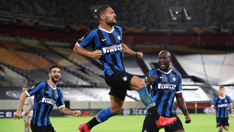 Danilo D'Ambrosio lakukan selebrasi usai mencetak gol pada laga semifinal Liga Europa 2019/20 antara Inter Milan vs Shakhtar Donetsk, Selasa (18/08/20) WIB.