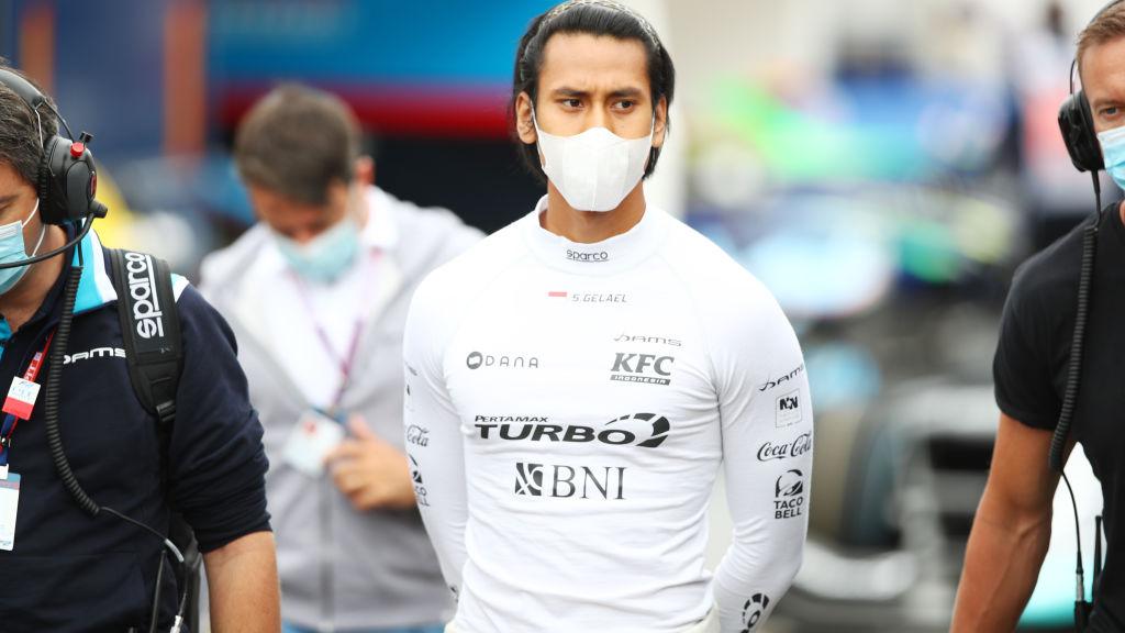 Pembalap asal Indonesia, Sean Gelael membocorkan kapan dirinya akan kembali tampil di ajang Formula 2 (F2) kepada para penggemarnya. - INDOSPORT