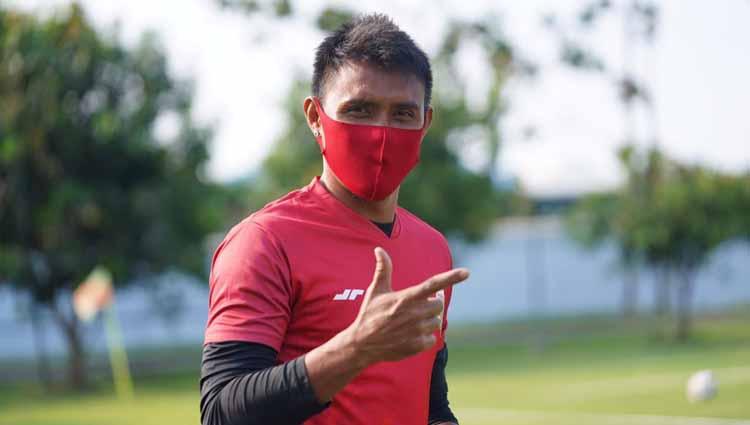 Maman Abdurahman (Persija Jakarta) saat menjalani latihan perdana.