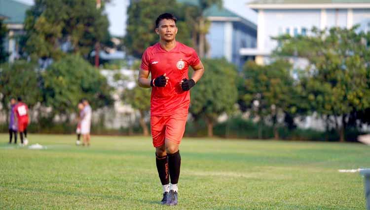 Sandi Sute melakukan jogging pada latihan perdana Persija Jakarta di Lapangan PSAU TNI AU, Halim, Rabu (19/08/20). Foto: Khairul Imam/Persija