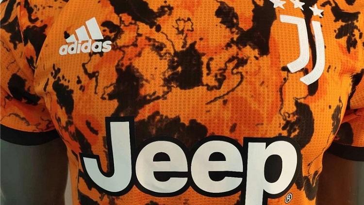Jersey ketiga Juventus untuk musim 2020-2021 menuai kecaman netizen karena menunjukan motif macan yang mirip dengan seragam Hull City. - INDOSPORT