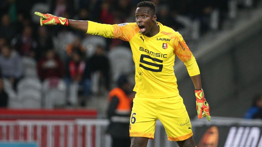 Rekap rumor transfer dari Chelsea yang selangkah lagi dapatkan kiper Rennes dan Juventus yang incar gelandang Udinese.
