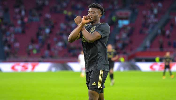 Wonderkid Ajax, Mohammed Kudus, beri penghormatan pada eks Chelsea dan bintang sepak bola Ghana, Christian Atsu. Foto: Gerrit van Keulen/BSR Agency/Getty Images. - INDOSPORT