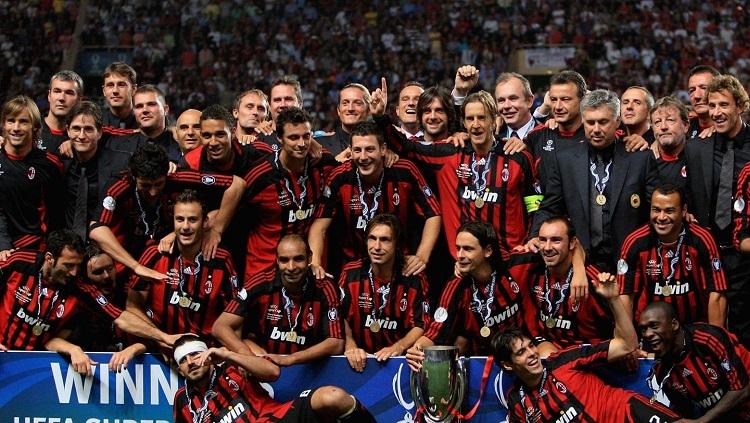 Selebrasi AC Milan saat menjuarai Piala Super Eropa 2007.