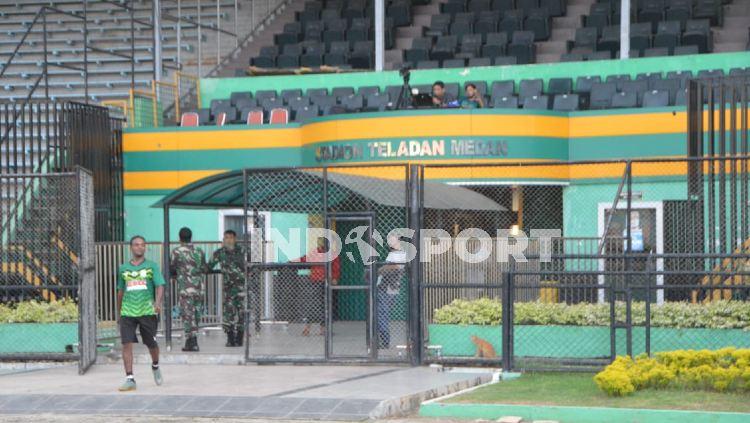 Salah satu sisi tribun penonton Stadion Teladan, Medan.