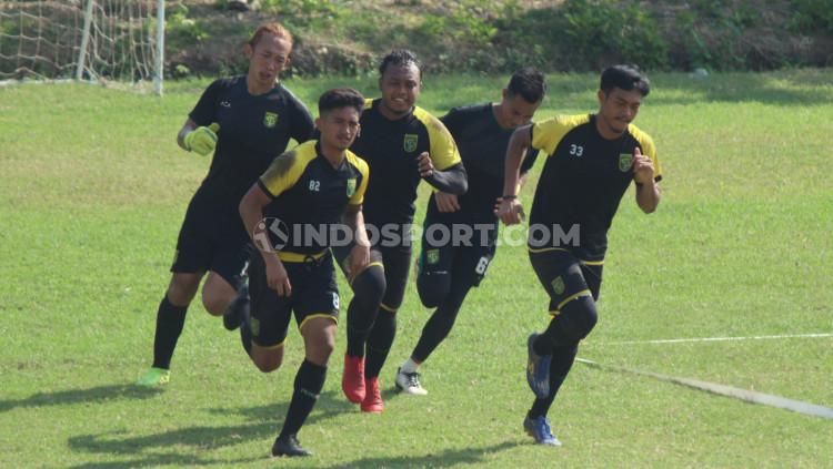 Buktinya klub Liga 2 asal Kabupaten Gresik, Putra Sinar Giri (PSG) tengah berburu pemain untuk melengkapi skuat.