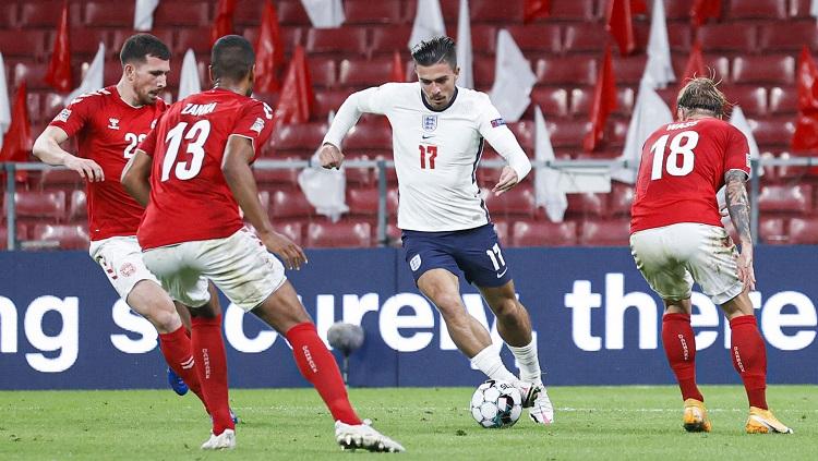Jack Grealish menjalani debut bareng timnas Inggris dalam laga UEFA Nations League versus Denmark, Selasa (8/9/20). Copyright: Twitter England