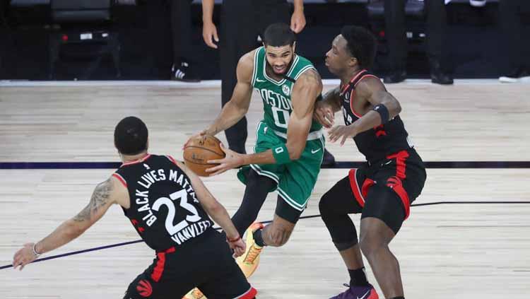 Berikut rekap hasil playoff NBA hari ini, Sabtu (12/09/20) WIB. Boston Celtics ke final Wilayah Timur usai mengalahkan Toronto Raptors. - INDOSPORT