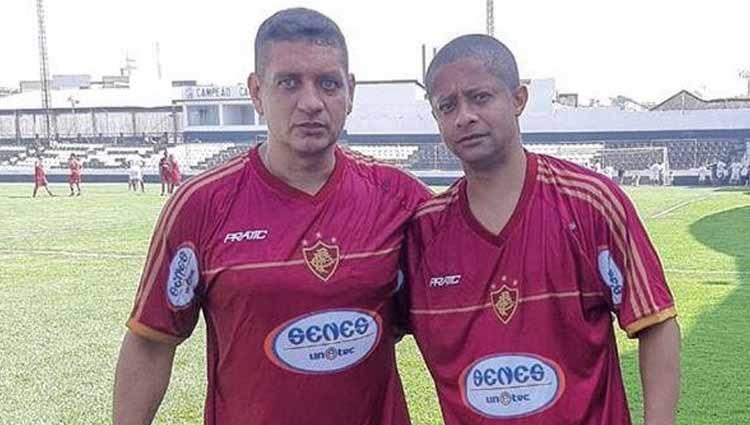 Joao Carlos (kiri) mewarnai lini tengah Arema sejak mentas di kompetisi Divisi Satu 2004. Lantas, bagaimana kabar dari Playmaker kaki kiri berjuluk El Magiciano itu? - INDOSPORT