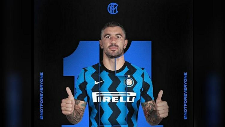 Aleksandar Kolarov berseragam Inter Milan.