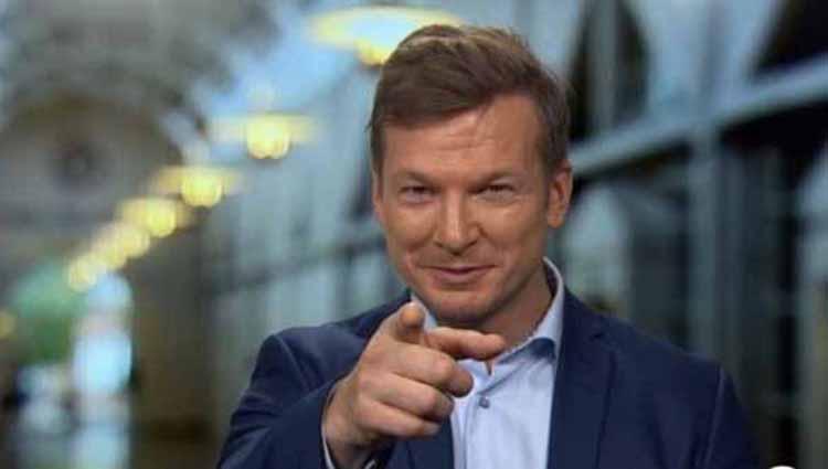 Pakar bulutangkis dan legenda bulutangkis Denmark, Jim Laugesen berikan sindiran pedas pada pemain Indonesia setelah belum terima kalau Piala Thomas - Uber 2020