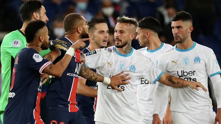 Perseteruan antar pemain Paris Saint-Germain vs Olimpique Marseille kian memanas. Kini giliran gelandang Dimitri Payet yang memicu kemarahan Neymar.