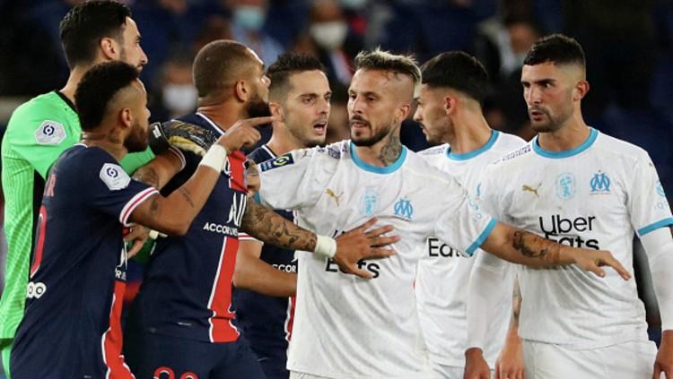 Perseteruan antar pemain Paris Saint-Germain vs Olimpique Marseille kian memanas. Kini giliran gelandang Dimitri Payet yang memicu kemarahan Neymar. - INDOSPORT