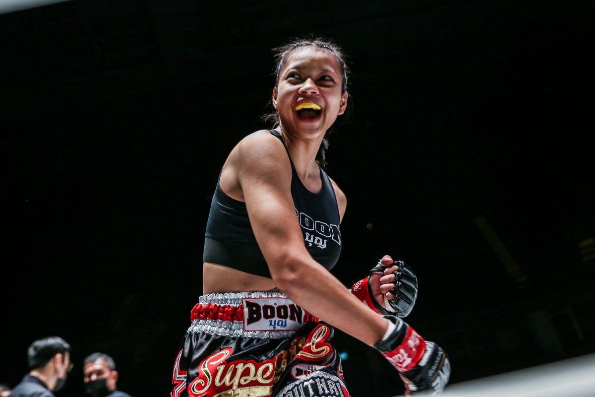 Supergirl Jaroonsak Muaythai.