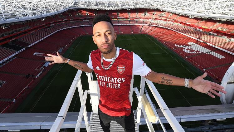 Striker sekaligus kapten Arsenal, Pierre-Emerick Aubameyang, resmi memperpanjang kontrak. Copyright: Twitter Arsenal