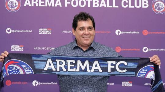 3 Pesepakbola top Jepang pernah bersama Carlos Carvalho di Kashima Antlers.