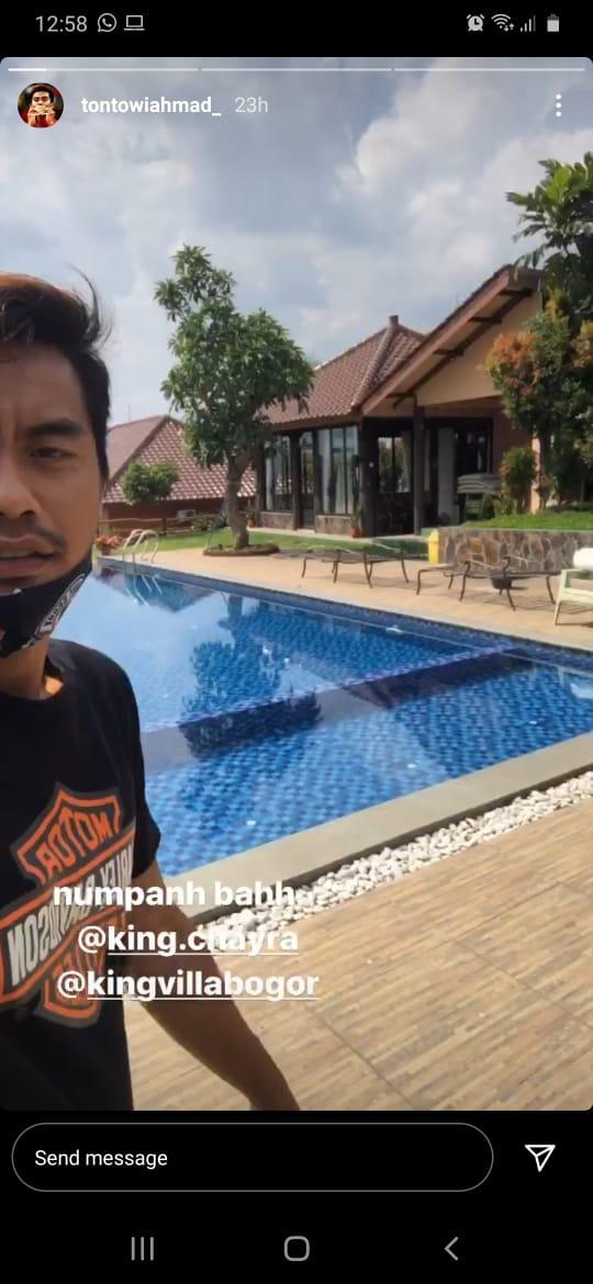 Tontowi Ahmad liburan dana menginap di villa mewah milik Muhammad Ahsan Copyright: Instagram/Tontowi Ahmad