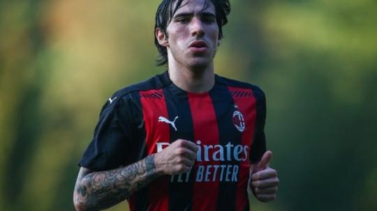 Menerawang awal karier Sandro Tonali di AC Milan.
