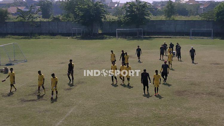 Pemain Persebaya latihan di Stadion Karangan, Wiyung, Surabaya. - INDOSPORT