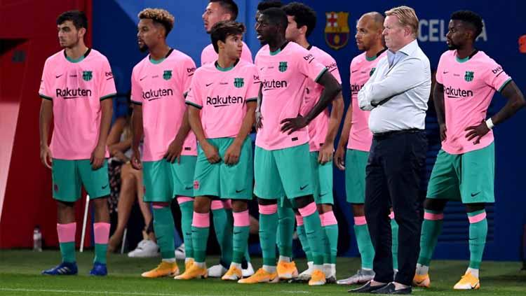 Ronald Koeman bersama skuat Barcelona. - INDOSPORT