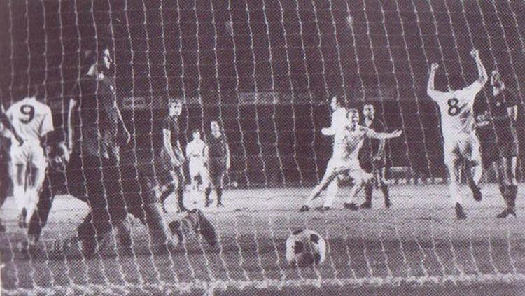 Pemandangan pertandingan Inter-Cities Fairs Cup Trophy Play-Off antara Barceloba vs Leeds United, 22 September 1971. - INDOSPORT