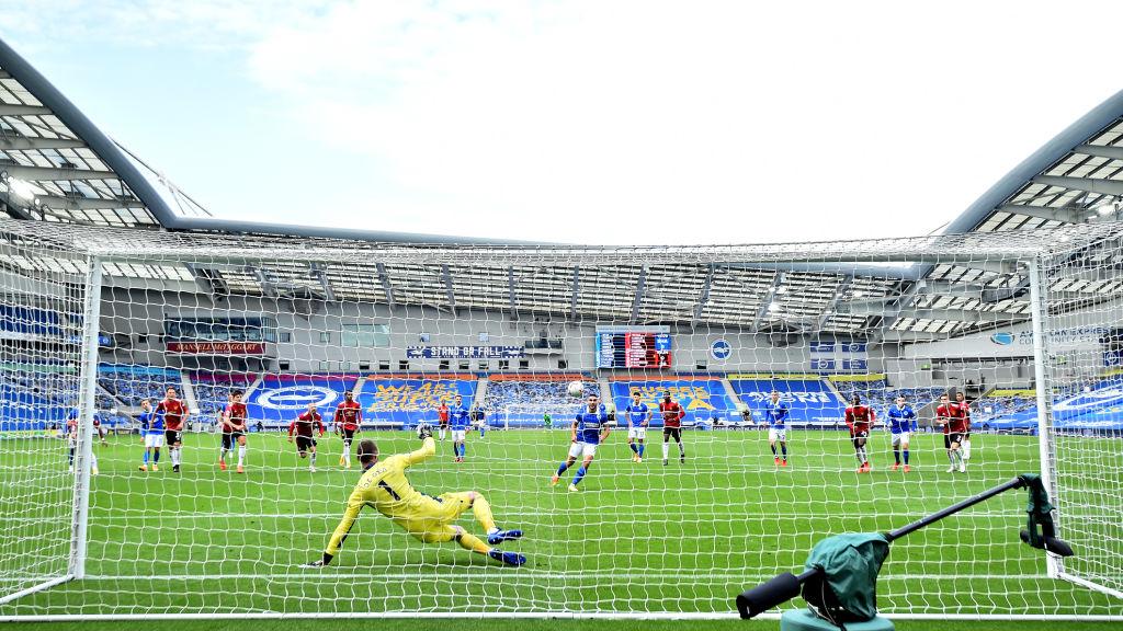 Momentum David De Gea dibobol Neal Maupay lewat gol panenka di laga Brighton vs Manchester United - INDOSPORT