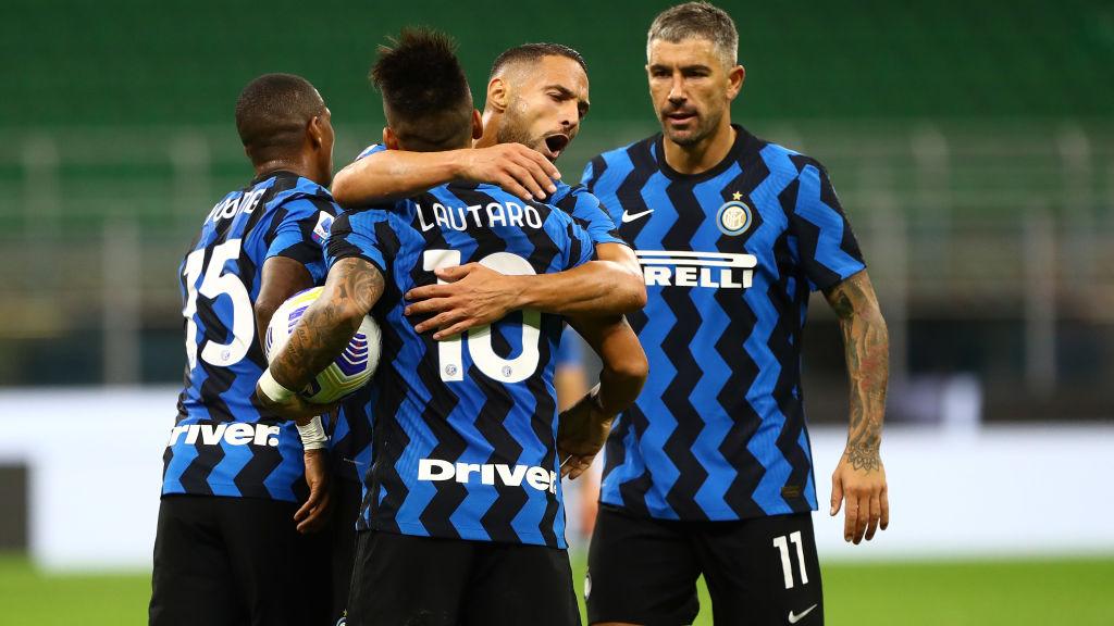 Skuat Inter Milan merayakan gol Lautaro Martinez ke gawang Fiorentina - INDOSPORT