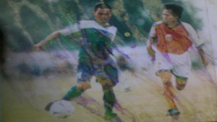 Deden Suparhan, menjadi salah satu mantan pemain yang bisa merasakan bermain bersama sang kakak Budiman, pada musim kompetisi 2002 lalu di Persib Bandung. - INDOSPORT