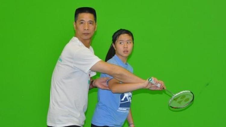 Nama Xiong Guobao (kiri) memang tidak setenar Lin Dan, tetapi siapa sangka pemain yang dijuluki raja backhand oleh media China pernah 'sakiti' Icuk Sugiarto di Indonesia Open? - INDOSPORT