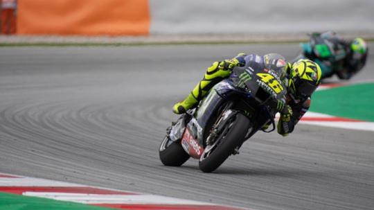 Valentino Rossi terjatuh di MotoGP Catalan.