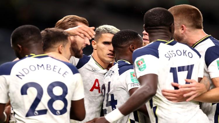 Skuat Tottenham Hotspur berselebrasi usai Erik Lamela mencetak gol - INDOSPORT