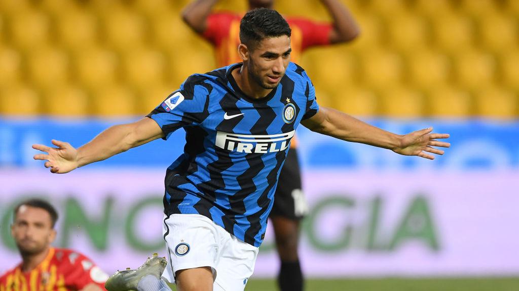 Selebrasi Achraf Hakimi usai mencetak gol di laga Benevento vs Inter Milan.