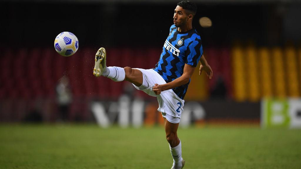 Aksi Achraf Hakimi dalam laga Benevento vs Inter Milan