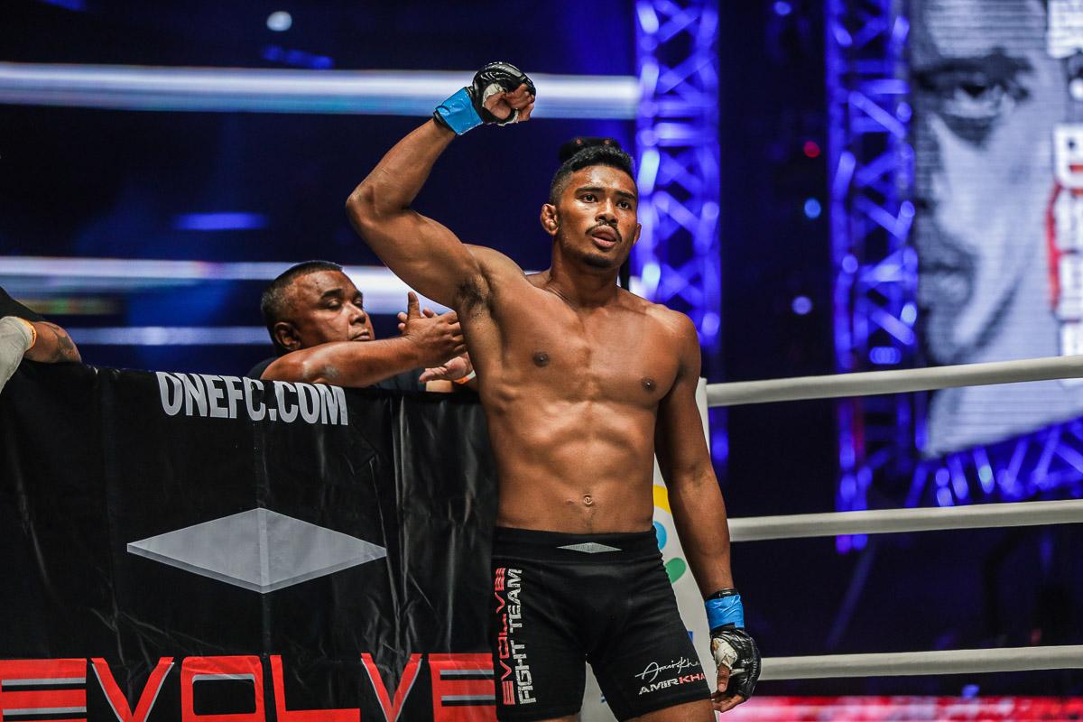 Petarung MMA asal Singapura, Amir Khan Ansari. - INDOSPORT