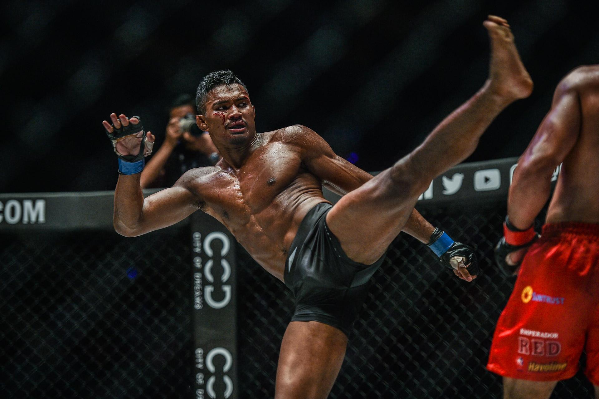 Petarung MMA asal Singapura, Amir Khan Ansari.