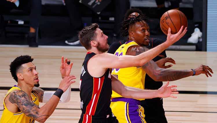 Pemain Miami Heat, Goran Dragic saat mengarahkan bola ke keranjang Los Angeles Lakers di Final NBA.