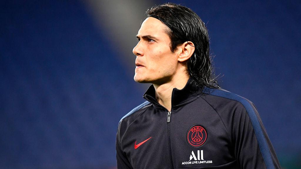 Kabar mengejutkan datang dari Real Madrid. Klub berjuluk Los Blancos tersebut dilaporkan membidik eks bomber gaek Manchester United Edinson Cavani.