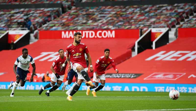 Proses gol Bruno Fernandes dari titik penalti pada laga Liga Inggris antara Manchester United vs Tottenham Hotspur, Minggu (04/10/20).