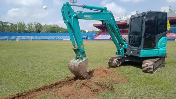 Stadion Bumi Sriwijaya mulai direnovasi menjelang persiapan tuan rumah Piala Dunia U-20 2021. - INDOSPORT