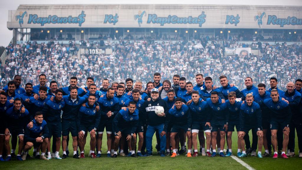 Skuat Gimnasia La Plata dengan Diego Maradona