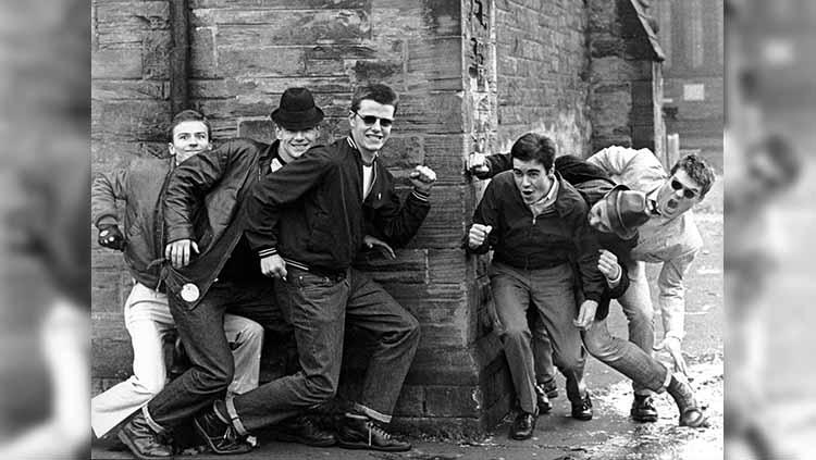 Menelisik lebih jauh sentuhan musik Ska lewat vokalis band Madness, Graham 'Suggs' McPherson yang berhasil membawa Chelsea meraih gelar juara Piala FA 1996/97.