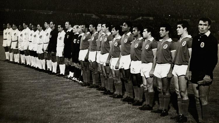 Perjumpaan dua legenda berjulukan Mutiara Hitam, Pele dan Eusebio, 11 Oktober 1962.