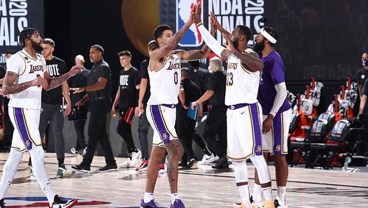 Tos Kyle Kuzma dan LeBron James di Game 6 Final NBA antara LA Lakers vs Miami Heat, Minggu (11/10/2020)