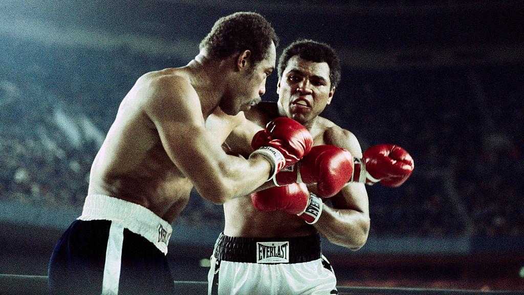 Momen pertandingan Ken Norton vs Muhammad Ali. - INDOSPORT