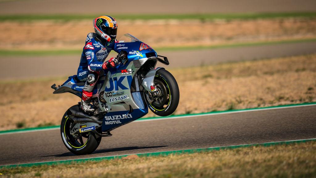 Selebrasi Alex Rins usai menjuarai MotoGP Aragon